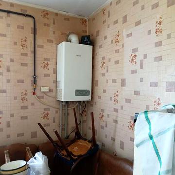 Квартира з індивідуальниим газовим опаленням, третій поверх не кутова