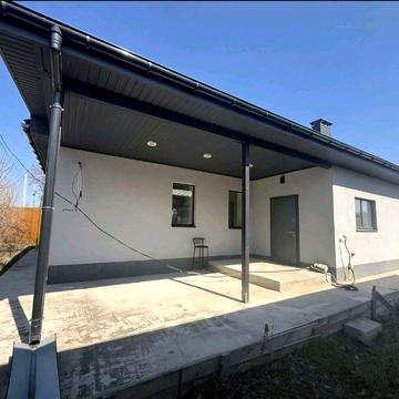 Продам новый дом с ремонтом  в с.Обуховка (100 м.до леса)