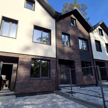 Таунхаус з мансардою та власним двориком | 130 м² корисної площі | Центральні комунікації