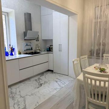 Продам 3-кімнатну квартиру в центрі Одеси біля Старобазарного скверу