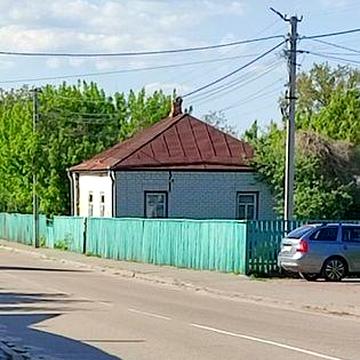 Продається будинок з фасадною ділянкою 11с