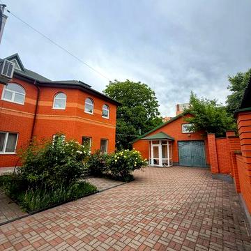 Продам будинок Центр міста  225м+ офіс + літній будинок.