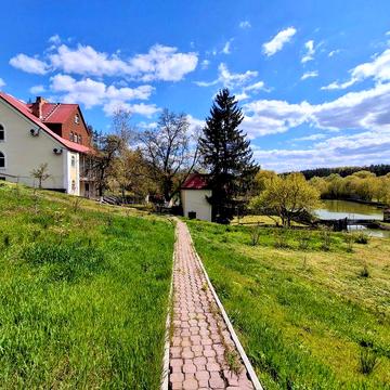 Комфортабельна вілла на 6 гектарах приватної землі, за 40 км. від Черкас