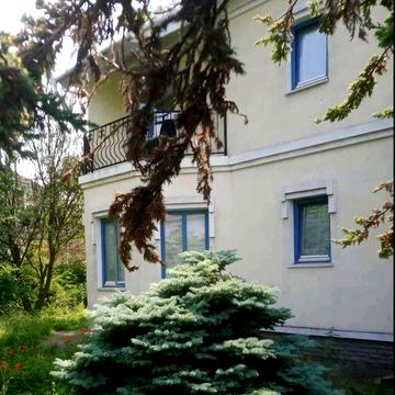 Продаж добротного будинку на 12 сотках землі.