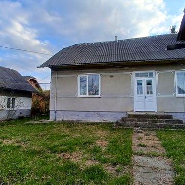 Продаж сільської хати з великою ділянкою та городом