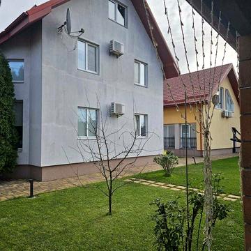 Продаж двох будинків на одній ділянці. Хотяновка
