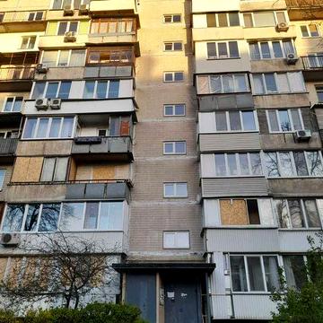 Продам трёхкомнатную квартиру ул. Милютенко, ближайшая станция метро Черниговская