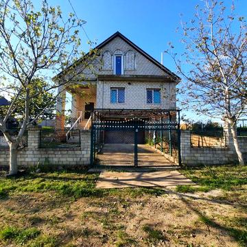 Продам садовий будинок 124 м2, на 10 сотках землі,  НовоДофінівський р-н,  2 поверхи,  4 км від траси ,  18 т$ торг