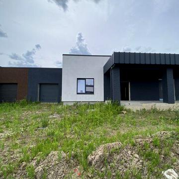 Продаж будинку з гаражем. Міські комунікації
