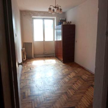 Продаж 3 к кв середній поверх у Шевченківському р-ні ( Кузнецова)