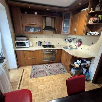 Продам 3к квартиру Київ Симиренка 25А.