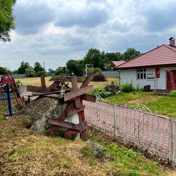 Будинок із великою земельною ділянкою.60 км від Львова,Золочівський р-н.