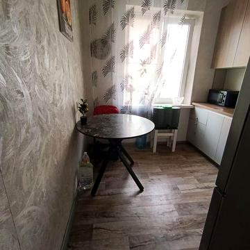 Продам 2-х комнатную квартиру на Высоцкого .