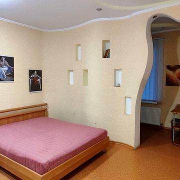 Власник. 3 кім квартира. Здам в оренду. Правий берег, центр