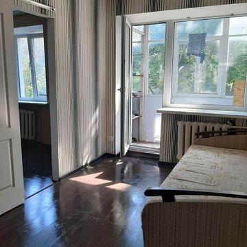 Продам 2 изол. гостинку, свои удобства,балкон. р-н Одесская