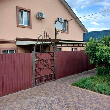 Два будинки для великої, дружньої родини від власника