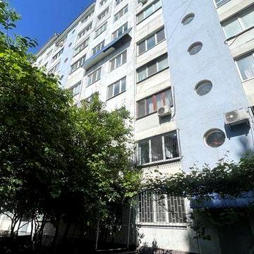 Продам простору трикімнатну квартиру в багатоповерховому будинку на вул Парковій, Слобідка.