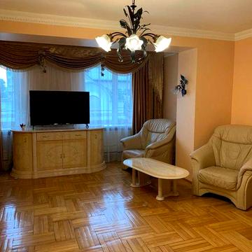 Здається в оренду 3 кім.квартира по вул. Кн.Ольги