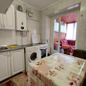 В продаже трехкомнатная с большим балконом, хорошее состояние ,возможна покупка по программам на 6 ст.Большого Фонтана.