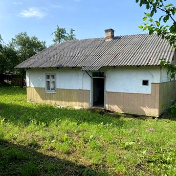 Деревʼяний будинок із земельною ділнкою