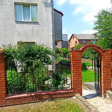 Просторий будинок