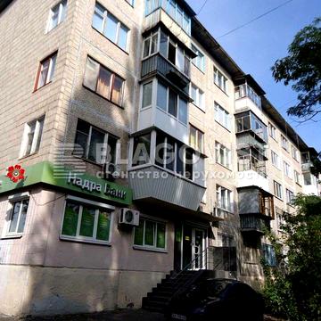 продаж 2 к квартири цегляний будинок метро Чернігівська 5 хвилин пішки