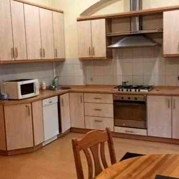 Затишна 2-кімнатна квартира 42.8 кв. м на вул. Єреванська