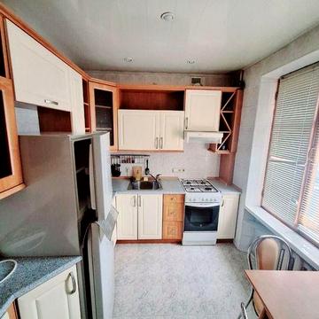 Продаж 1 кім в Печерському районі по бульвару Лесі
