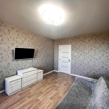 Здається 3-кімнатна квартира по вул. Комарова