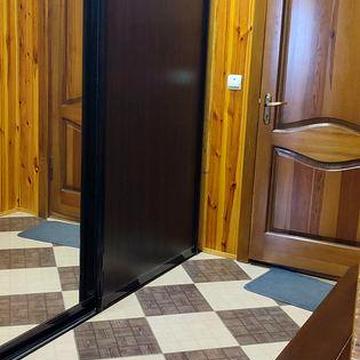 Здається 2-кімнатна квартира (+місце в гаражі біля будинку)