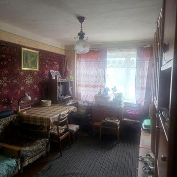 Терміново продається три кімнатна квартира. Центр Бучі.