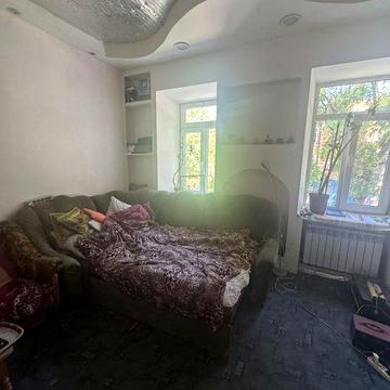 Продам 2-кімн. на вул. Середня/Мясоїдівська (3-327-723)