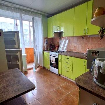 Продам Двох кім.чешку на вул. Скальда