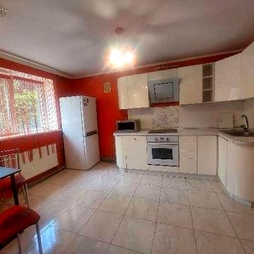 Продам в Ірпені, вул. Київська 2-кімнатну квартиру з ремонтом, меблями та технікою.