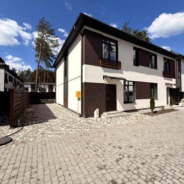 Дуплекс 120 м² + підвал 50-60 м² у КМ Лісове, Гостомель — $115 000. Гпсова штукатурка, поруч парк Щасливий.