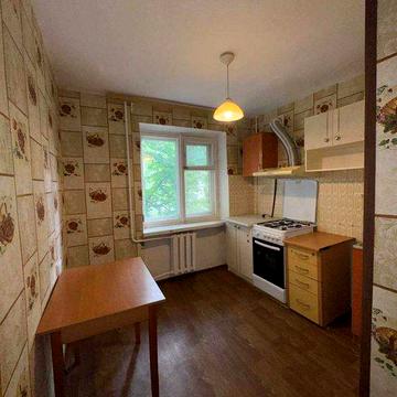 Продам 1-кімнатну квартиру на Черемушках, третий поверх. Можна під програми