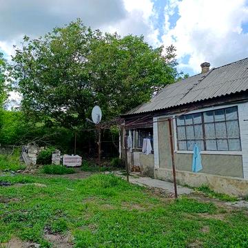 Будинок в селі Любомирка