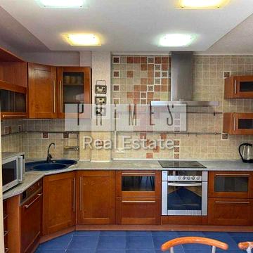 Простора 5-ти кімнатна квартира в сучасному будинку біля метро Харківська