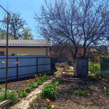 Продам півбудинку в центральній частині міста з окремою адресою