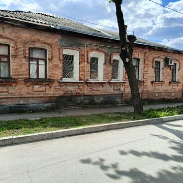 Продам свою Однокімнатну квартиру у Центрі в Одноповерховому будинку з усіма зручностями  м.Кропивницький від власника , як під житло так і під бізнес