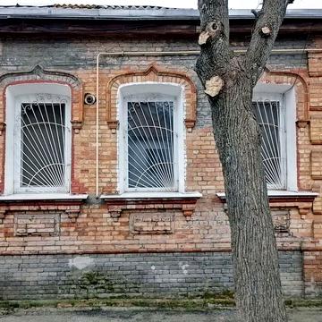 Продам свою Однокімнатну квартиру у Центрі в Одноповерховому будинку з усіма зручностями  м.Кропивницький від власника , як під житло так і під бізнес