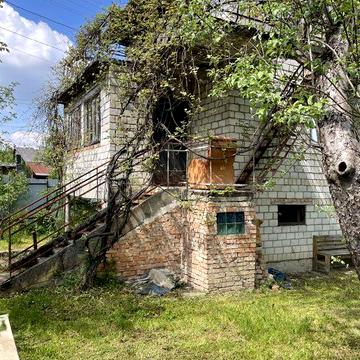Дачний будинок продається