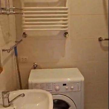 Здається 1кім квартира по вулиці Залізнична 8,Довгострокова  оренда, мінімум 1 рік.