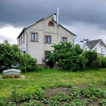 Будинок з ділянкою. Повністю облаштований. смт. Рубежівка