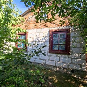 Продам дачу, район ПМК 226,з міським світлом та водою.До центру міста 3 зупинки.
