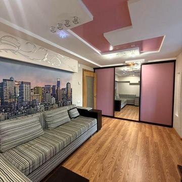 Ціну знижено !Продам простору 2к.кв  в центрі !