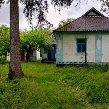 Будинок с Шевченкове Черкаська обл.2 кімнати кухня сіни веранда.Великий двір,в кінці городу ставок.
