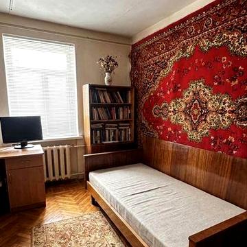 Продається простора 3-кімнатна квартира в м.   Борислав.