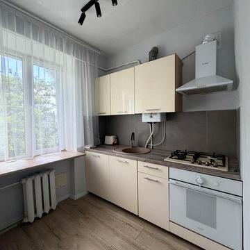 2 кім. Пр. Науки , другий поверх 12000 грн