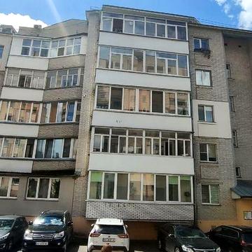 Продаж 3 кімнатної квартири на Виставці